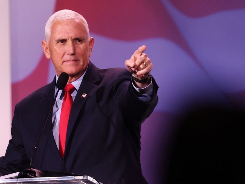 Se baja Mike Pence de la carrera republicana