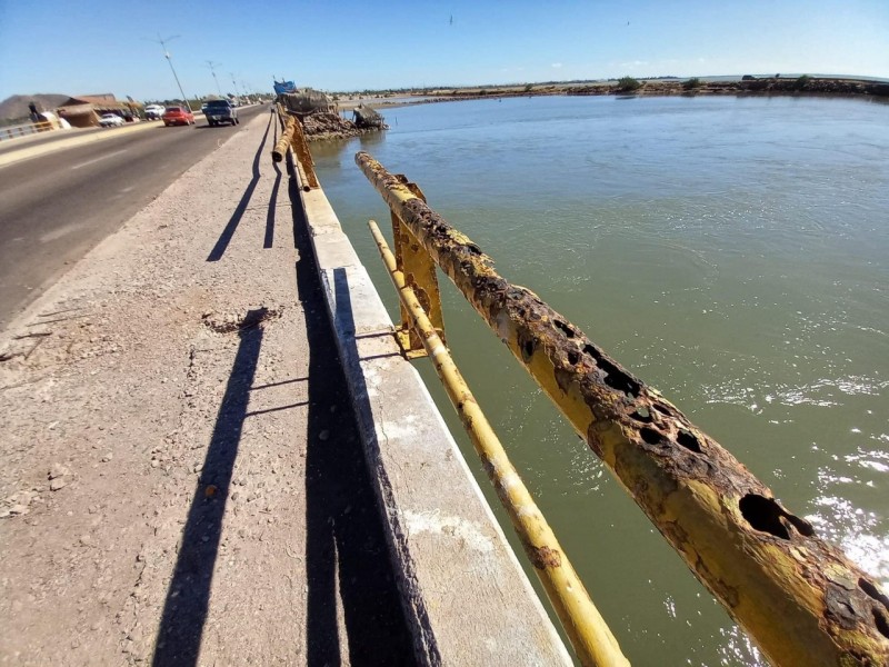 Se cae a pedazos obra de 