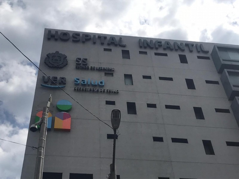 Se cae anuncio del Hospital Infantil por rachas del norte