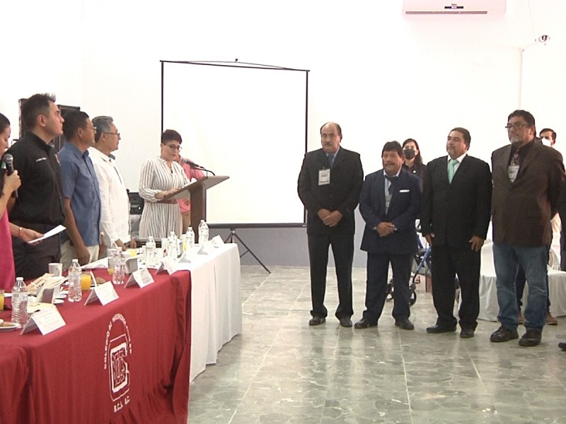 Se celebran 45 años del colegio de ingenieros civiles