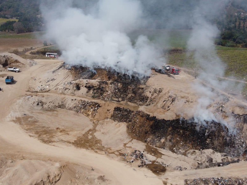 Se controla incendio en relleno sanitario de Xalisco