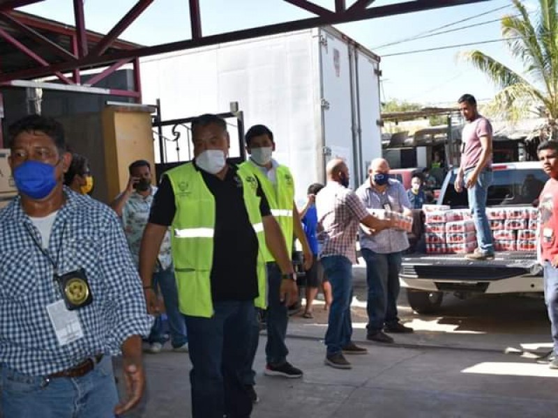 Se crea aglomeración de personas en venta ilegal de cervezas