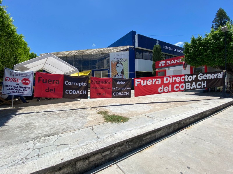 Se cumplen 8 días de huelga en oficinas del COBACH