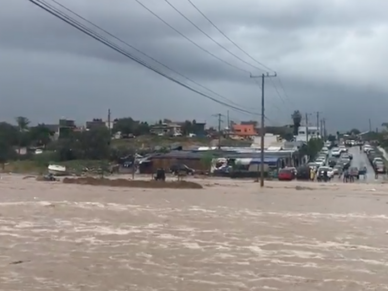 Se debe evitar el cruce de arroyos en lluvias