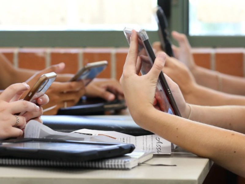 Se debe regular el uso de celulares, pero no prohibirlos