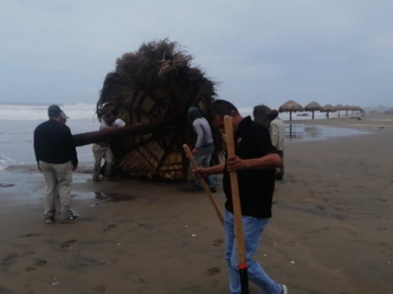 Efectos de “Genevieve” causaron daños en playas