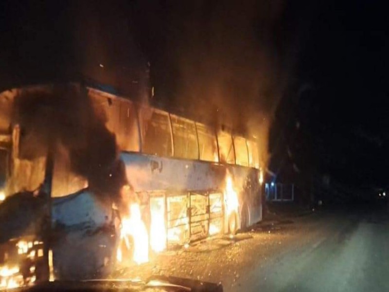 Se desata la violencia en Tabasco; criminales incendian vehículos