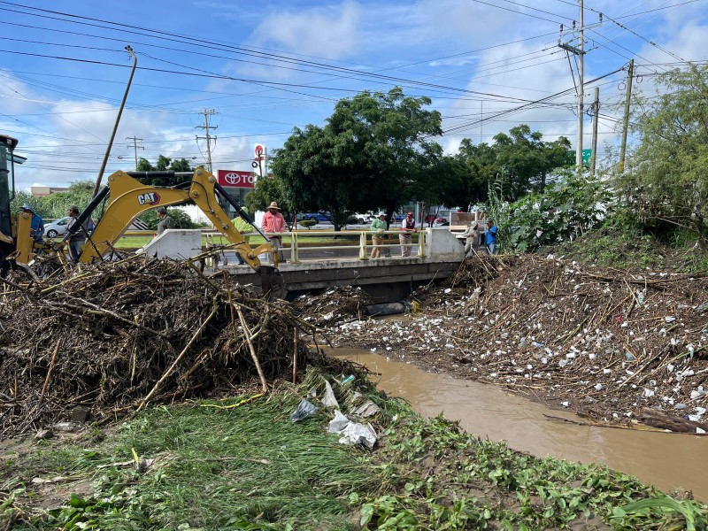 Se desborda el Dren de Valsequillo por basura