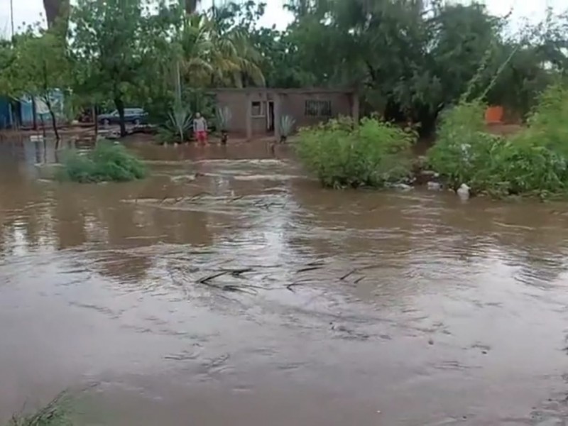 Se desborda el Dren San Joachín en Guasave