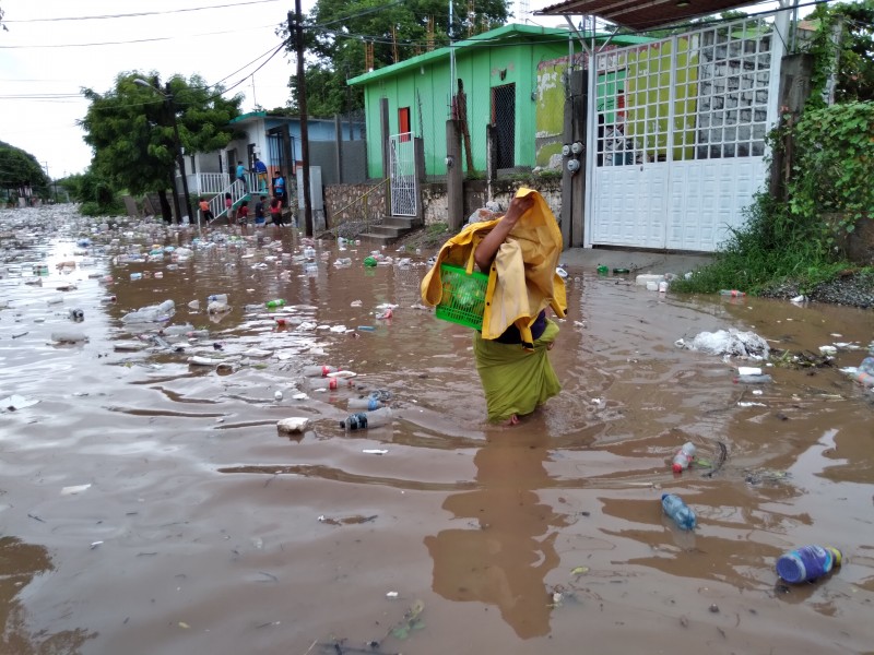 Se desborda el río en Juchitán, Oaxaca