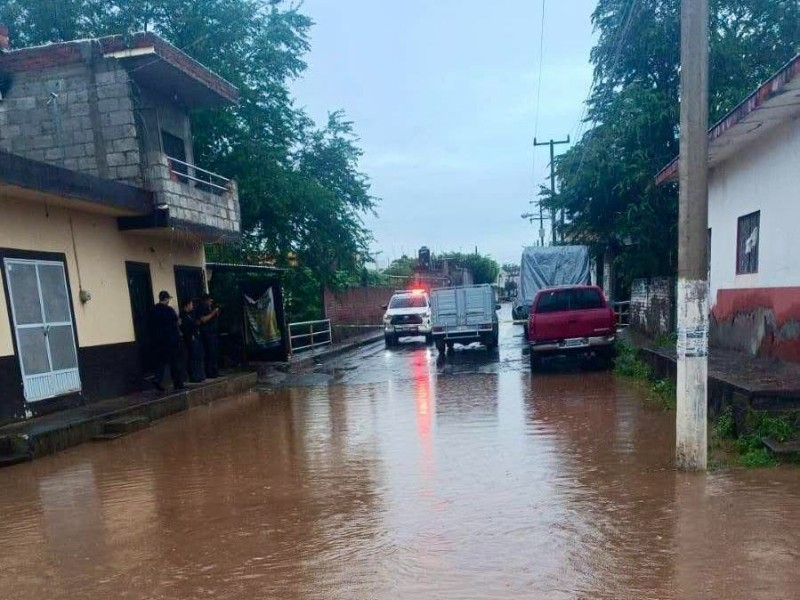 Se desborda nuevamente río de Ahuacatlán , activan medidas de emergencia