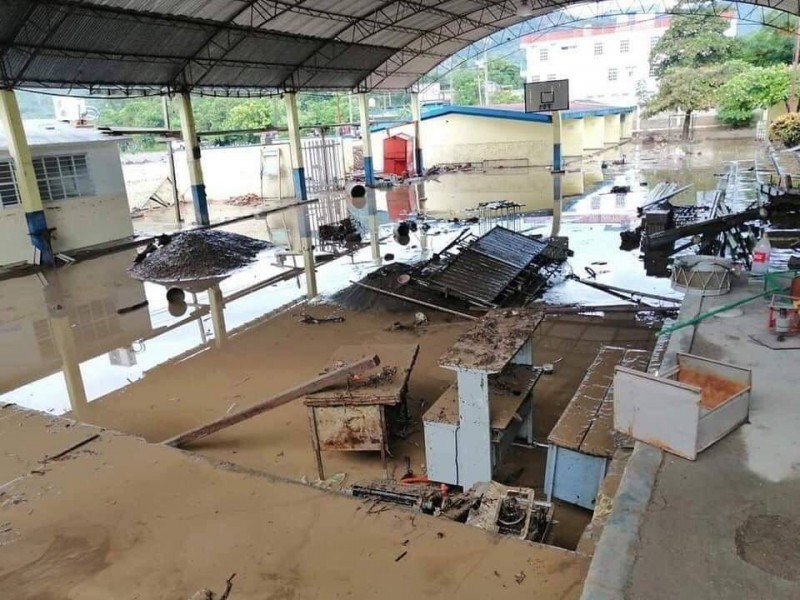 Se desborda Río de Coyutla, afecta a 200 hogares.
