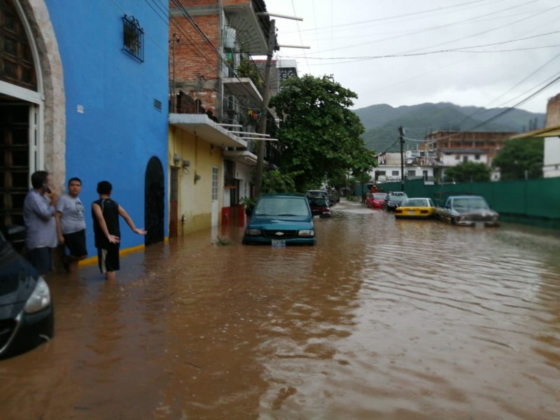 Se desborda río en Puerto Vallarta