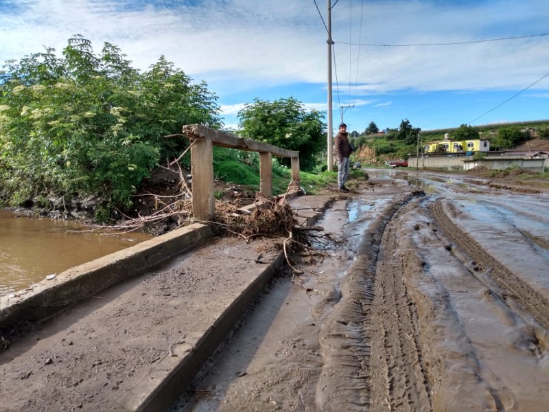 Se desborda río en Tianguistenco