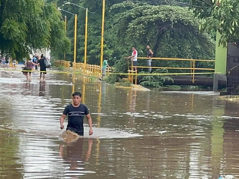 Se desborda río “Los Perros” en Juchitán tras paso del huracán Erick