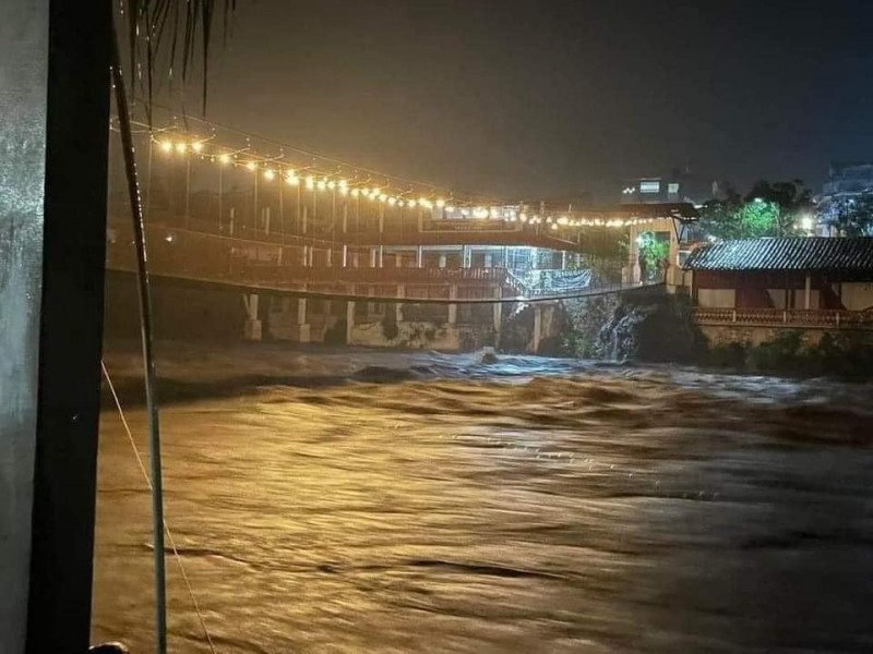 Se desborda río Los Pescados en Jalcomulco