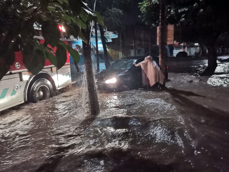 Se desbordan 3 arroyos en Tuxtla por intensas lluvias