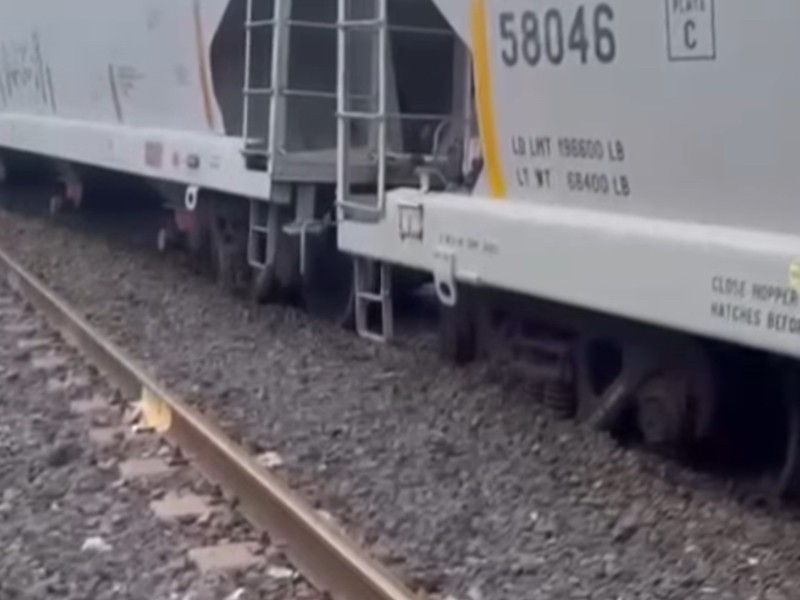 Se descarrila tren en Santa María Magdalena, no hay heridos
