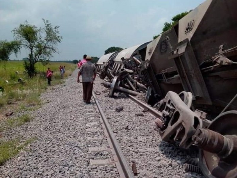 Se descarrila tren en Tres Valles