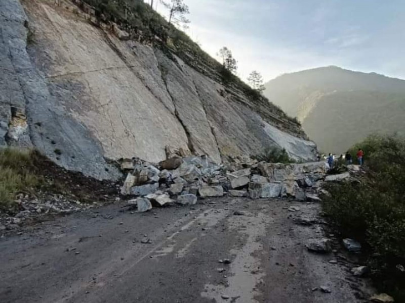 Se deslava muro de piedra en Tetela de Ocampo