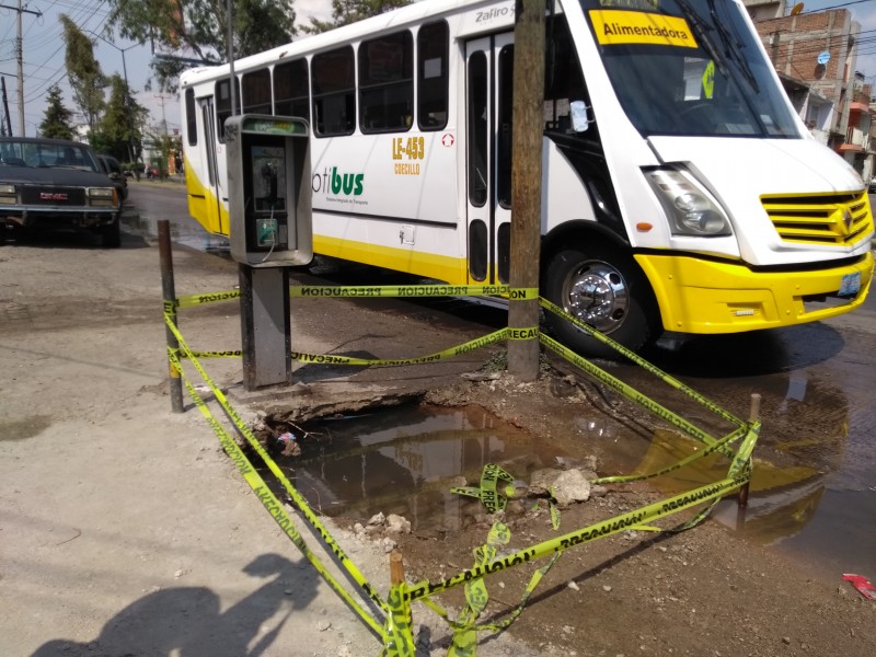 Se desperdicia agua por fuga en obras