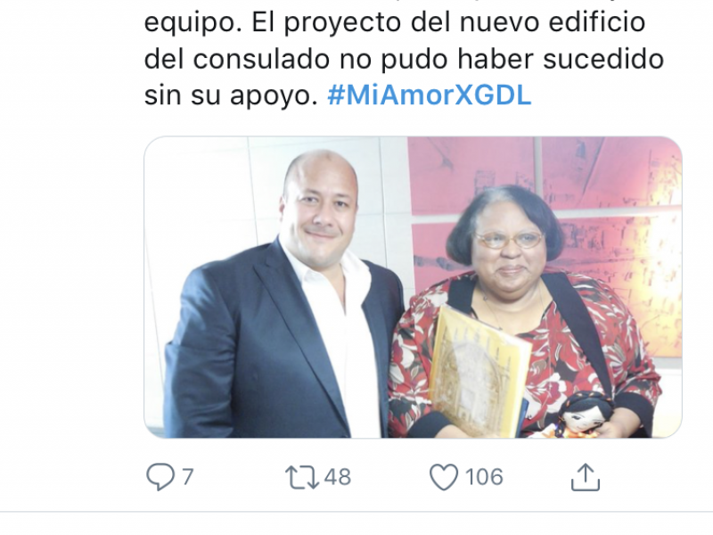 Se despide Cónsul con foto de Alfaro