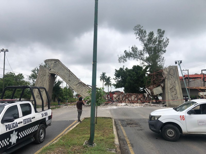 Se desploma arco de Coatzintla