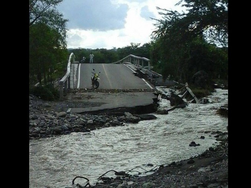 SE DESPLOMA CARRETERA Amado Nervo - Teotlalco