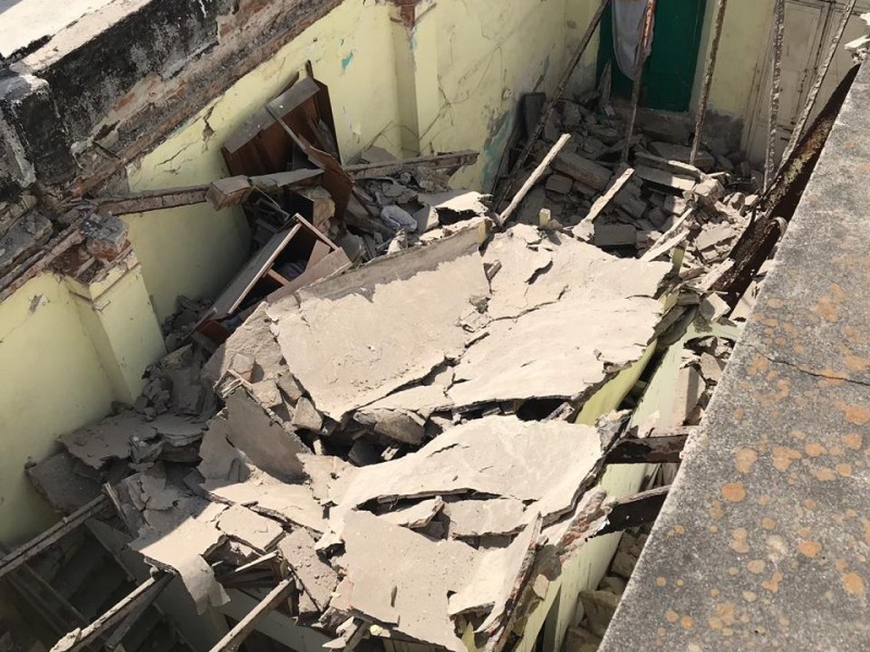 Se desploma el techo de una vivienda