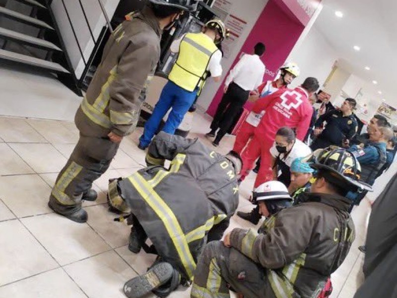 Se desploma elevador en Gran Sur, CDMX; muere una mujer