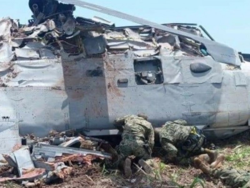 Mueren 14 marinos tras desplome de helicóptero en Sinaloa