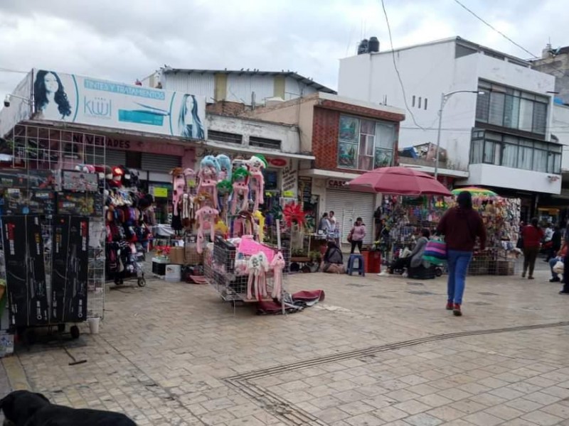 Se dispara ambulantaje e invasión de banquetas en el centro