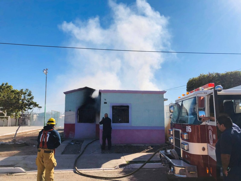 Se disparan incendios de vivienda y de maleza