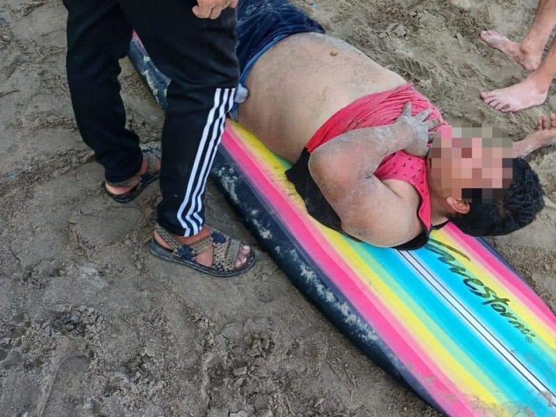 Se emborracha en playa Guayabitos, casi pierde la vida