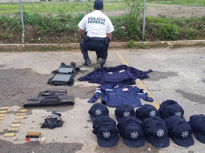 Se enfrentan federales con Huachicoleros