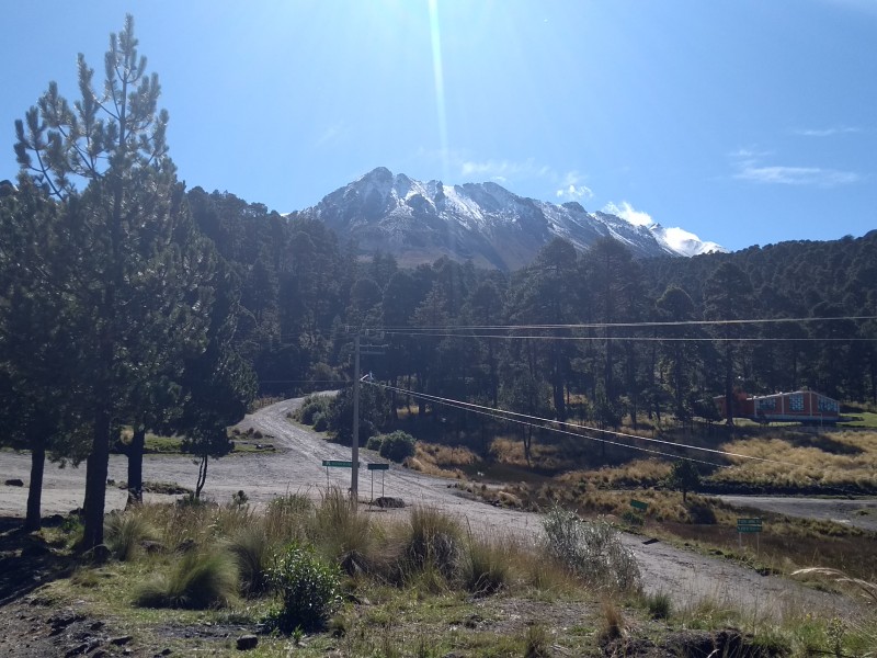 Se engalana el Nevado de Toluca, cae aguanieve