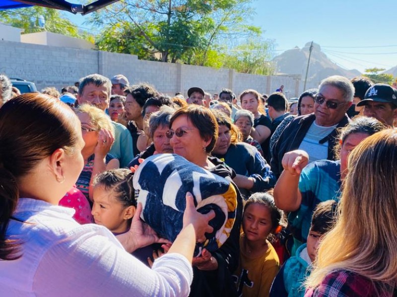 Se entregan apoyos en Guaymas