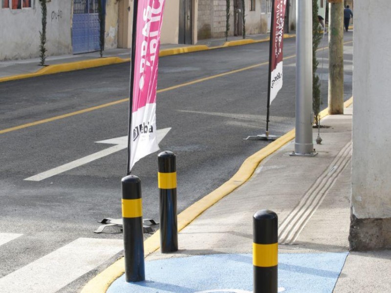 Se entregó luminarias, pavimentación y banquetas