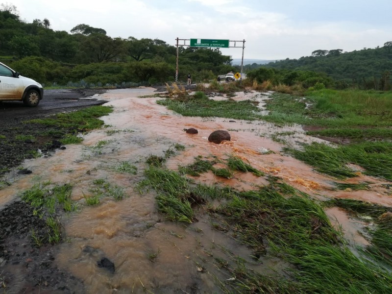 Se erosiona tramo carretero de Tepatitlán-Tototlán