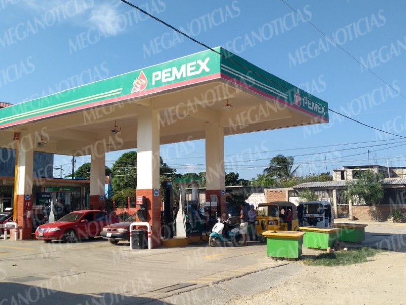 Se escasean combustibles en gasolinera de Unión Hidalgo