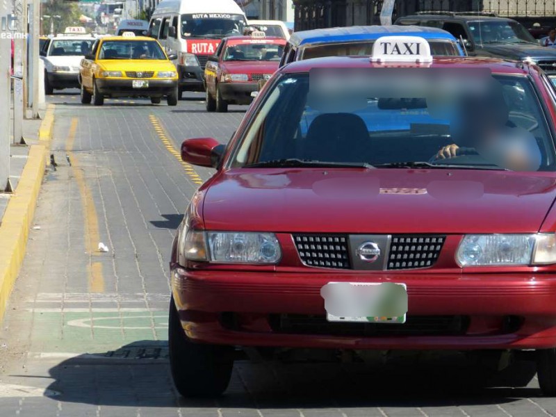 Se están regresando permisos de taxi irregulares a la SEMOVI