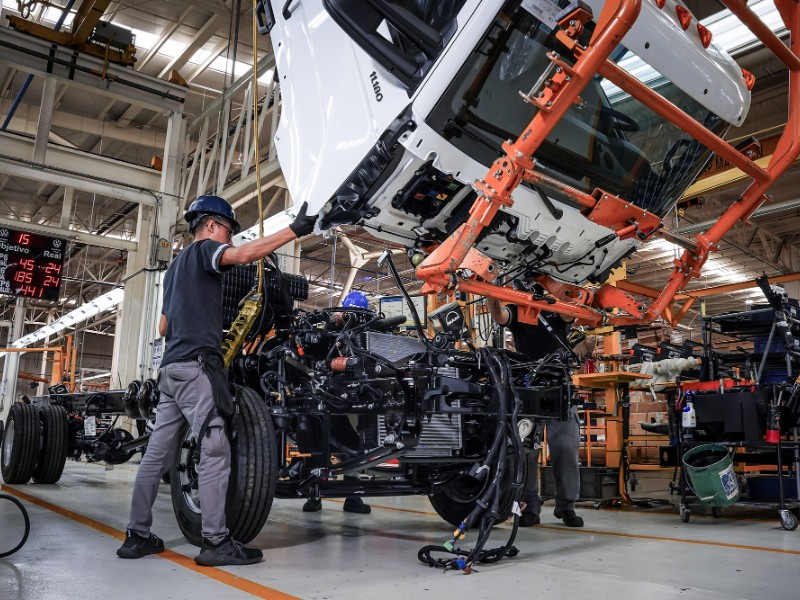 Se estancan ventas y producción automotriz