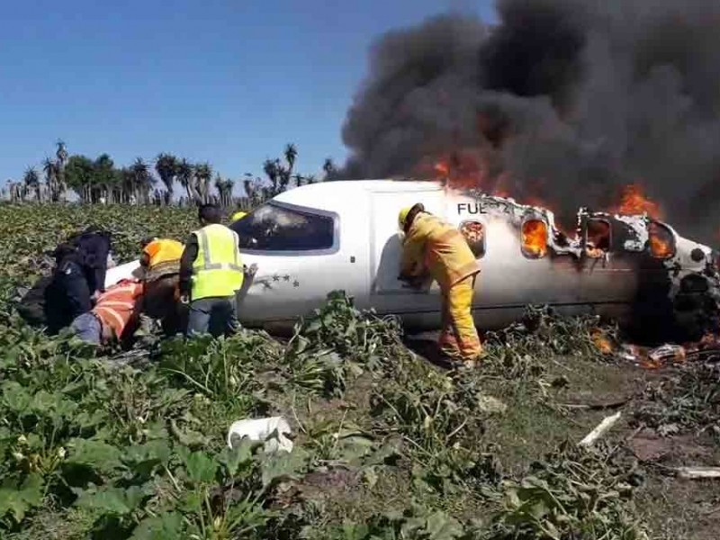 Se estrella avión de la Fuerza Aérea y mueren 6