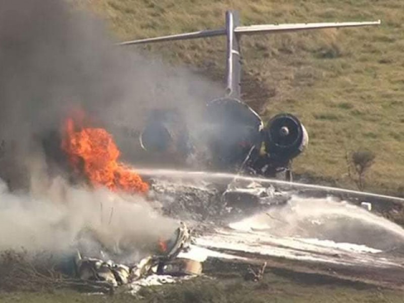 Se estrella avión en Texas, sobrevive la tripulación completa