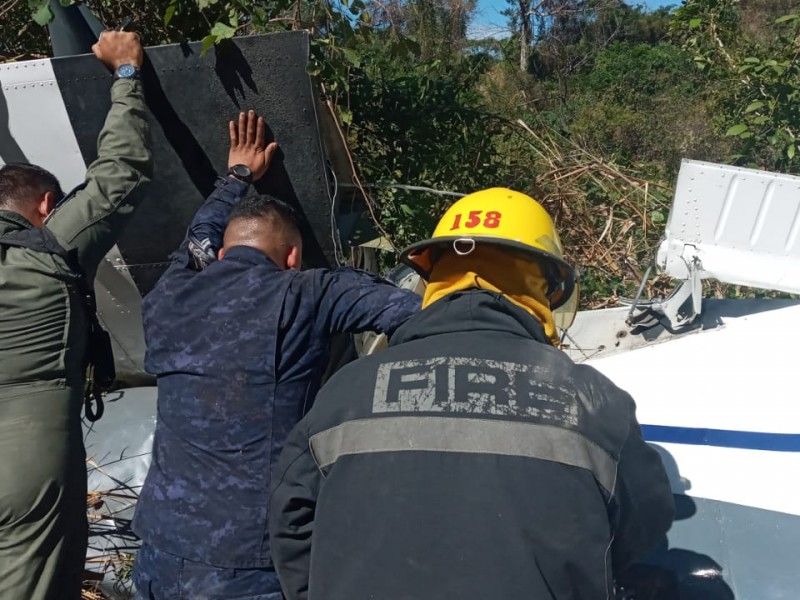 Se estrella avioneta en El Salvador hay tres muertos