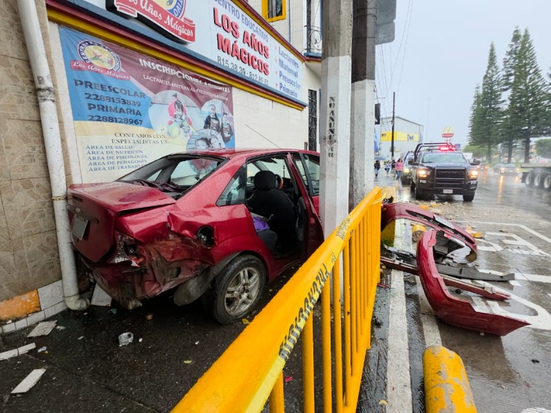 Se estrella contra jardín de niños, en Lázaro Cárdenas