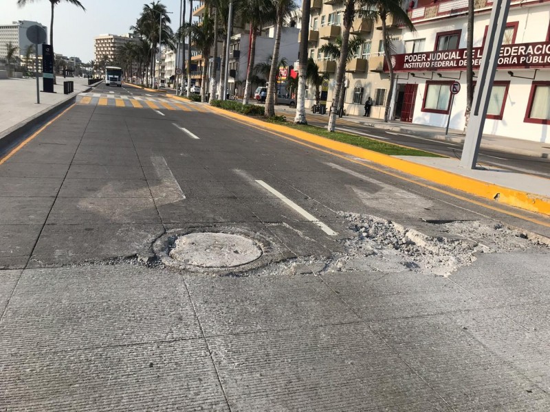 Se forma hundimiento en bulevar Ávila Camacho