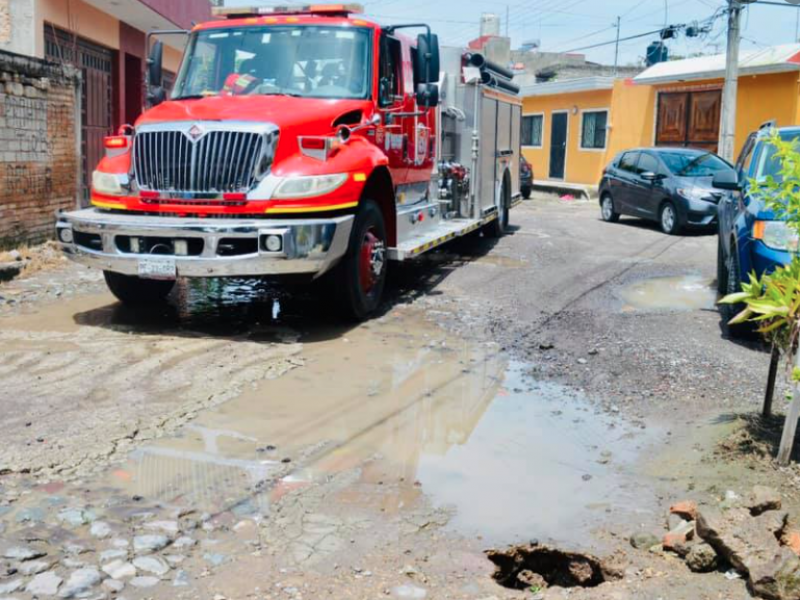 Se forma socavón en colonia Moctezuma