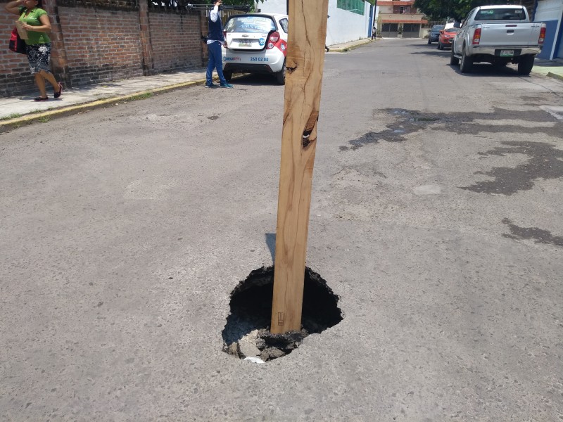 Se forma socavón en Habitacional Ruiz Cortines