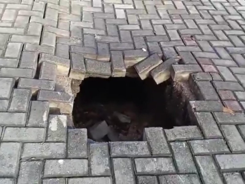 Se forma socavón en pleno Centro Histórico
